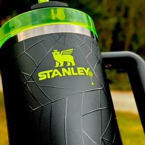 Stanley Web Glow 🕷️💚